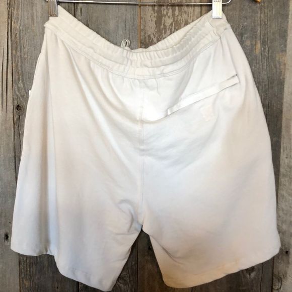 NWT ⛰ Vuori | Vital Short - Salt - Picture 8 of 12